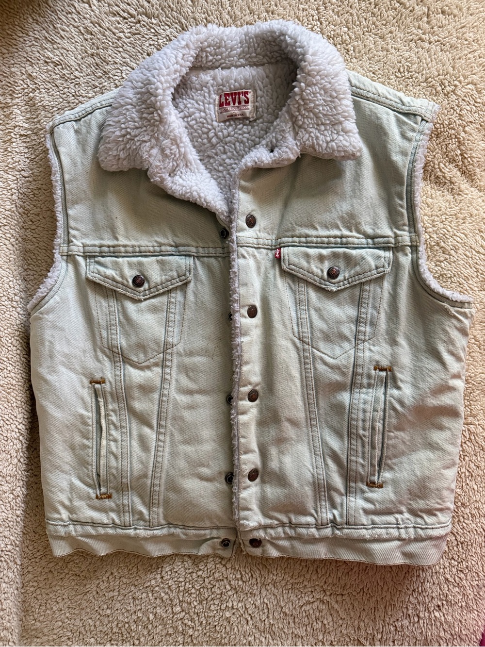 Levi's Sherpa-Lined light wash Denim Vest Men’s L #384